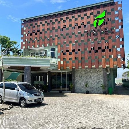 T Hotel Kualanamu Lubukpakam Esterno foto
