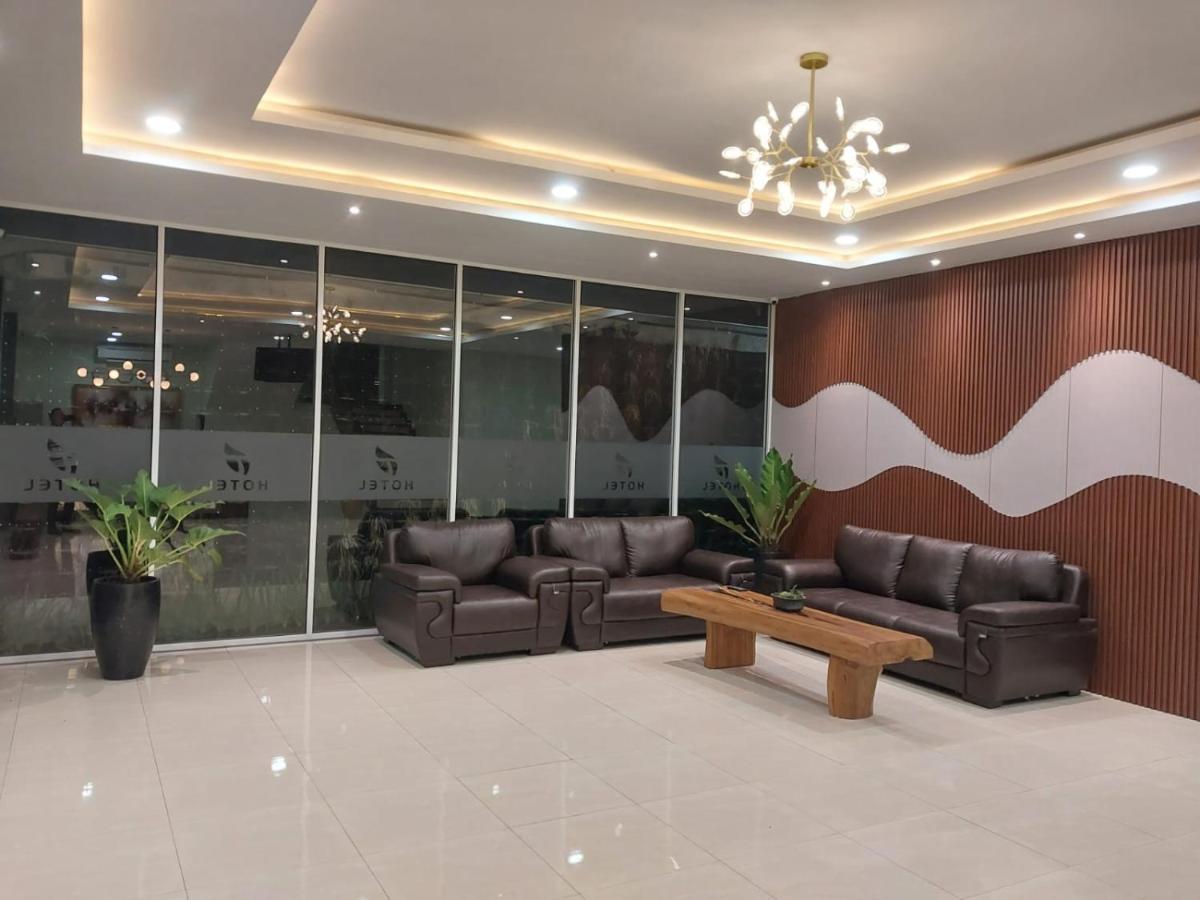 T Hotel Kualanamu Lubukpakam Esterno foto