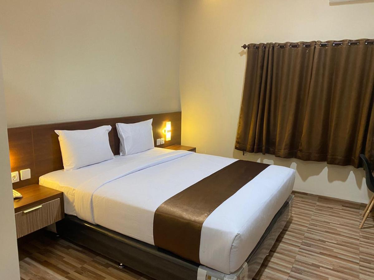 T Hotel Kualanamu Lubukpakam Esterno foto
