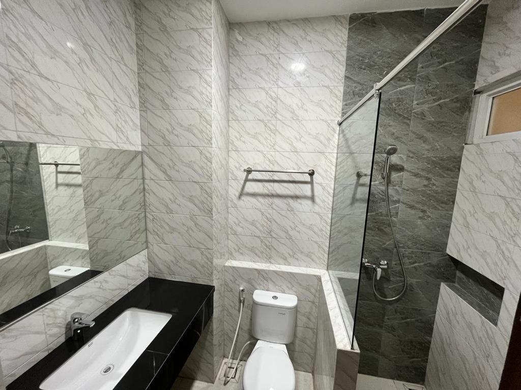 T Hotel Kualanamu Lubukpakam Esterno foto