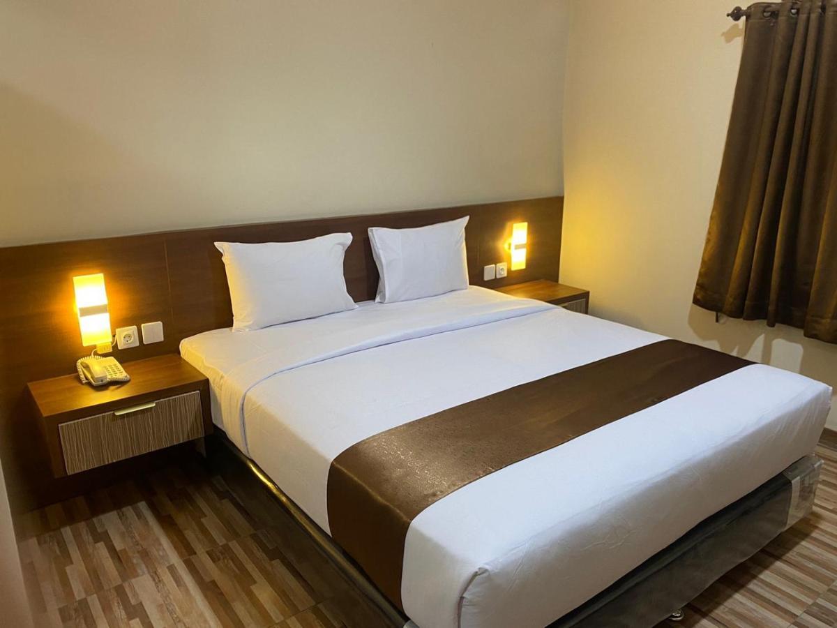 T Hotel Kualanamu Lubukpakam Esterno foto